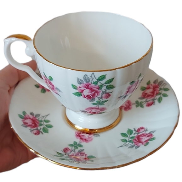 Royal Grafton Teacup and Saucer set - Picture 1 of 3